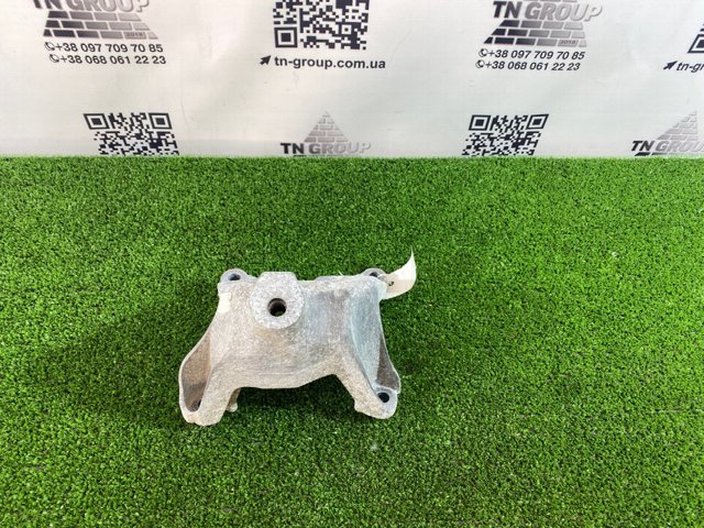 8W0199307L Кронштейн подушки (опоры) двигателя левой купить Украина