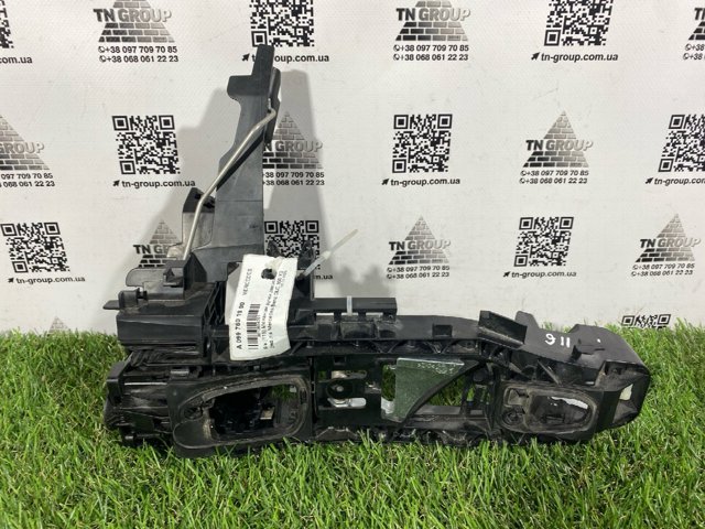 Держатель наружной ручки двери, передней левой A0997601900 MERCEDES