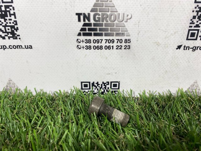 WHT009773 Болт крепления маховика купить Кривой Рог