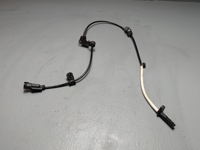 Кронштейн датчика АБС 100960600B TESLA