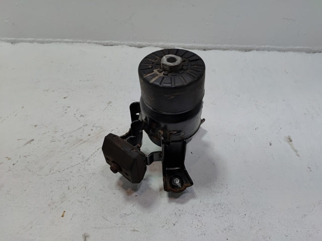 Кронштейн опоры двигателя 1236125090 TOYOTA