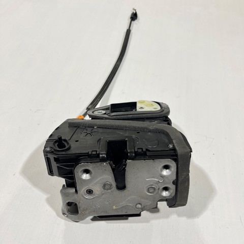 Замок задней правой двери  13533636 GM