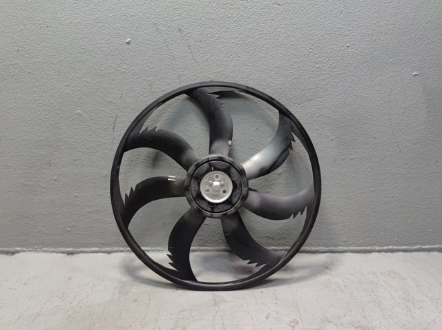 Диффузор радиатора охлаждения в сборе с мотором 16360F0010 TOYOTA