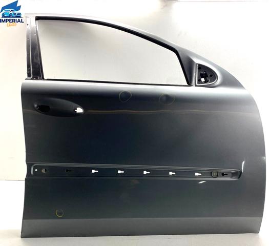 Пассажирская передняя дверь 1647201005 MERCEDES