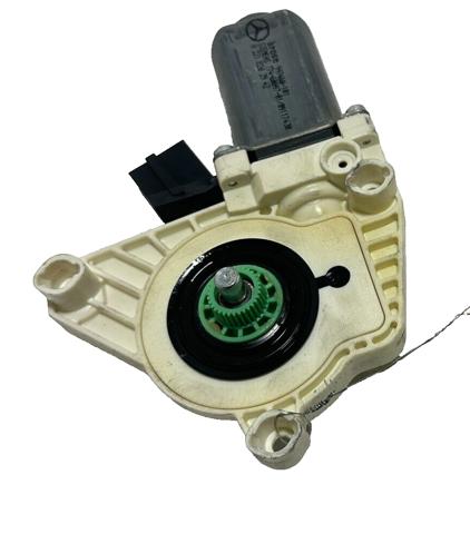 Мотор стеклоподъемника двери задней, левой 2218202942 MERCEDES