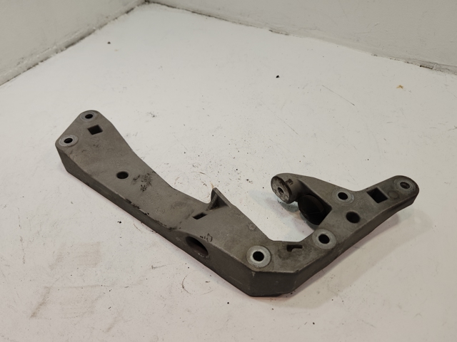 Крепление кпп 22319485312 BMW