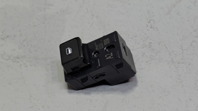 Кнопки переднего правого стекло подъемника 254116XJ0B NISSAN