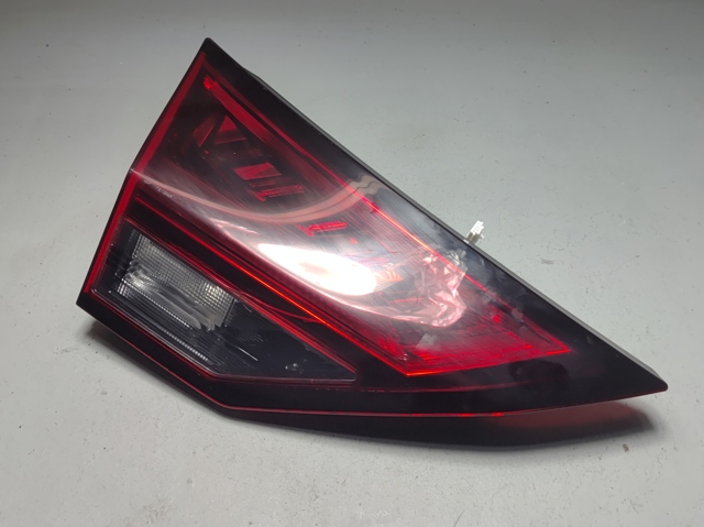 Задняя левая внутренняя фара 265556RR1A NISSAN