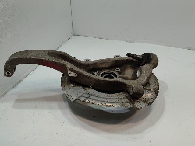 Цапфа передняя правая 31214082762 BMW