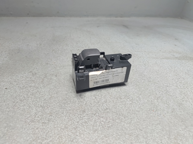 Кнопка подъемника задних стекол 35770TBAA01 HONDA