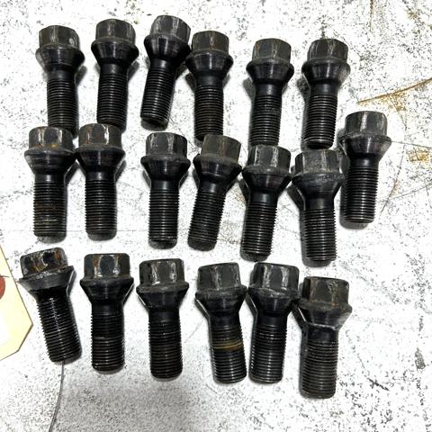 Болт колесный  36136774896 BMW