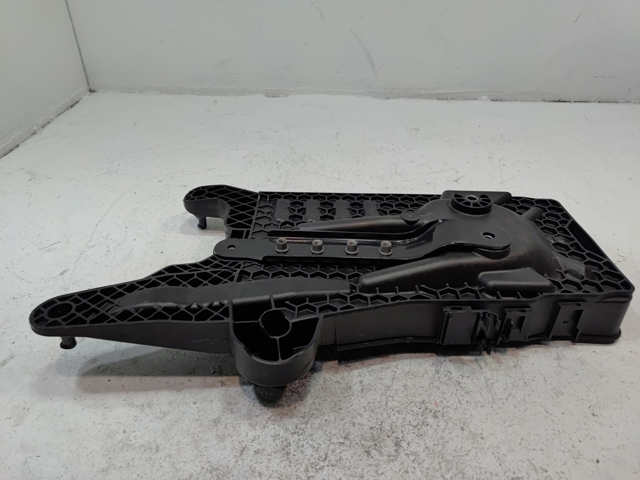 Подставка аккумулятора 3QF915331 VAG