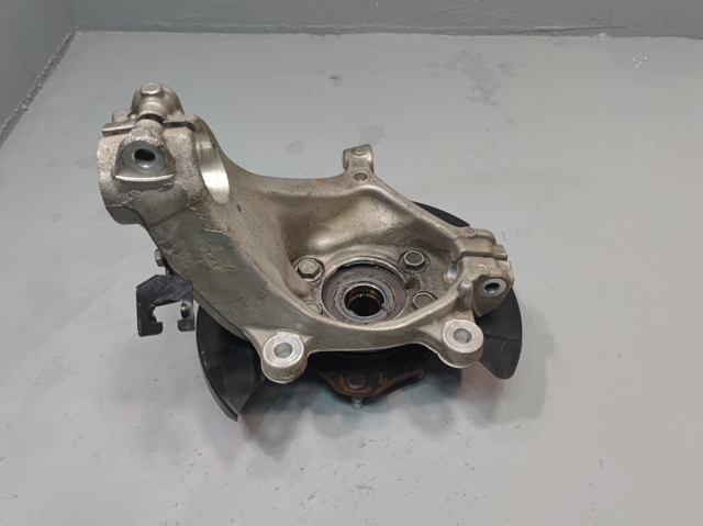 Кулак поворотный передний правый 400146RR0A NISSAN