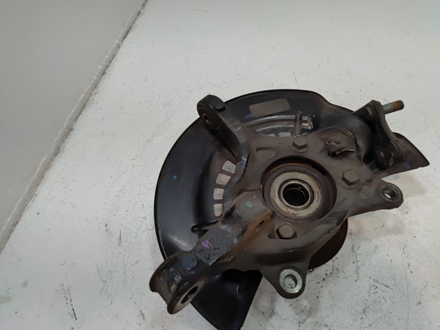 Цапфа (поворотный кулак) передний правый 4321106260 TOYOTA