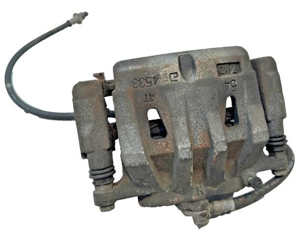 Суппорт тормозной передний правый 4773048150 TOYOTA