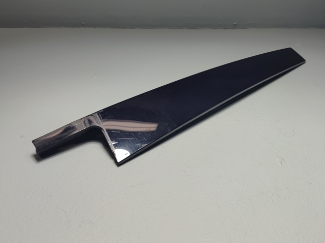 Накладка задней двери, правой, вертикальная 4M0839902 VAG