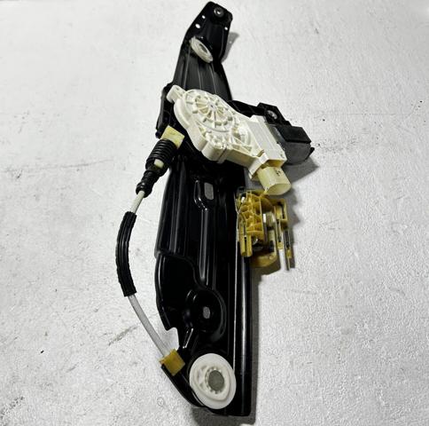  Механизм стеклоподъемника правой задней двери 51357182614 BMW
