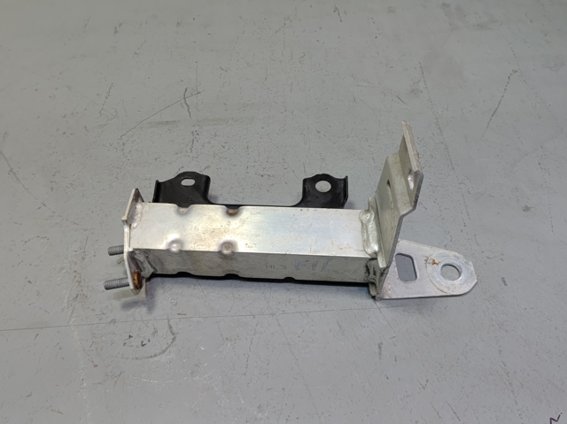 Кронштейн усилителя переднего бампера 521030R030 TOYOTA