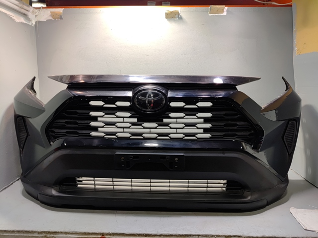 Передний бампер 521194A916 TOYOTA