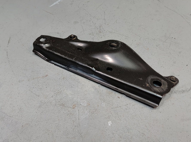 Кронштейн передней балки 522580R040 TOYOTA