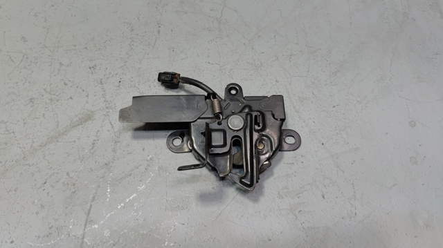 Запор капота (замок и привод замка капота) 5351006330 TOYOTA
