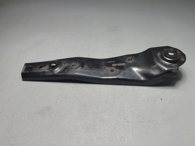 Кронштейн задней балки 554526RR0A NISSAN