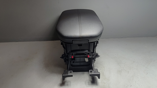 Центральная консоль торпеды 588100R030C1 TOYOTA