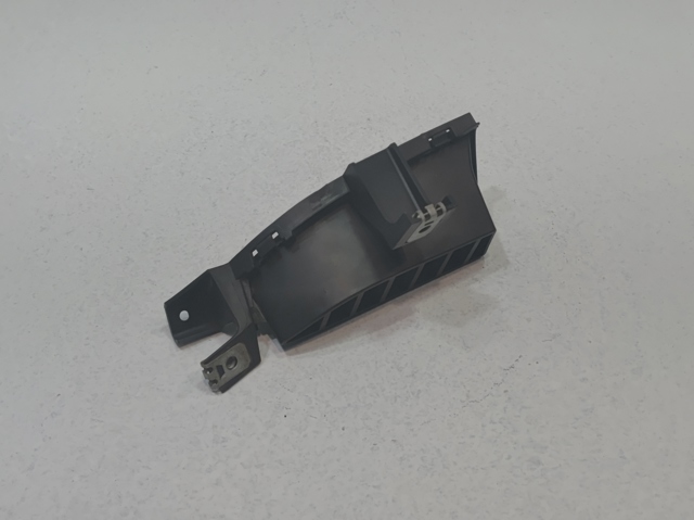Правая решетка переднего бампера 622566RR0A NISSAN