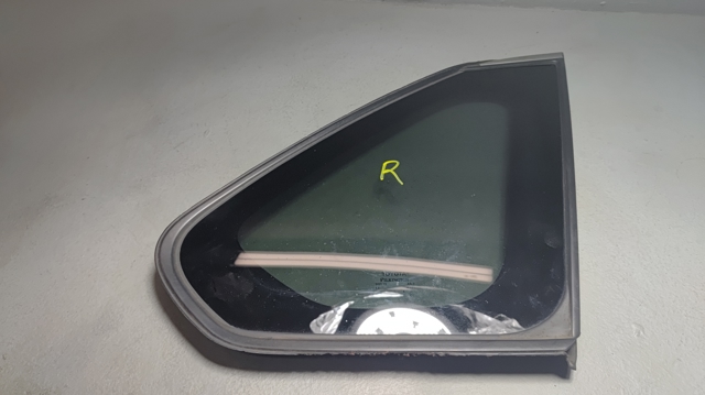 Стукло багажника, правое 627100R090 TOYOTA