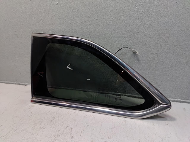 Стекло багажного отсека, левое 627200E150 TOYOTA