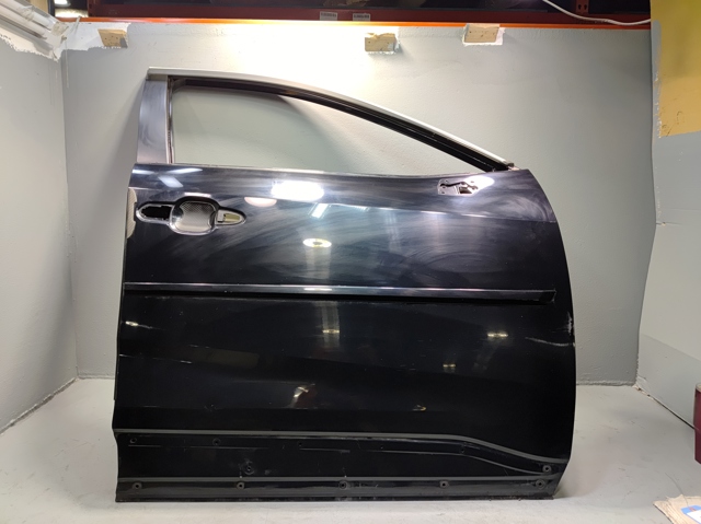 Пассажирская передняя дверь 670010R090 TOYOTA