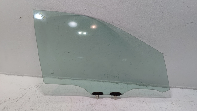Стекло пассажирской двери 6810142260 TOYOTA
