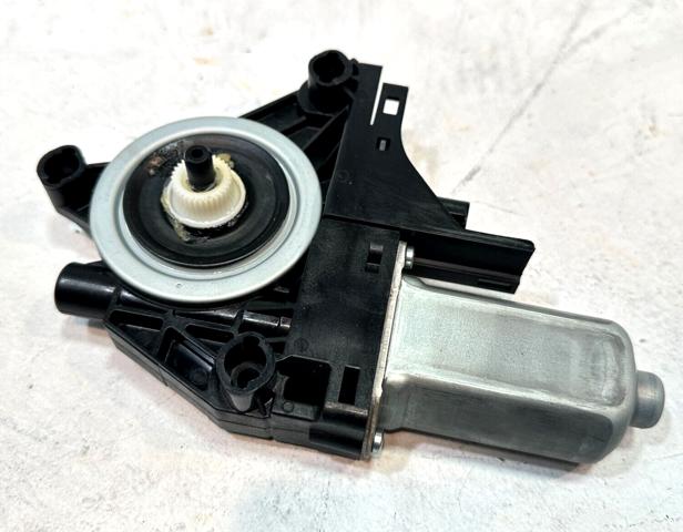 Моторчик стеклоподъемника двери задней, правой 68227366AA CHRYSLER