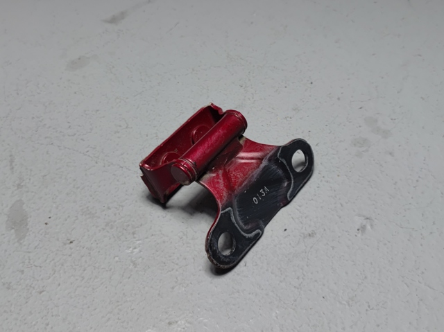 Петля багажника 688100R031 TOYOTA