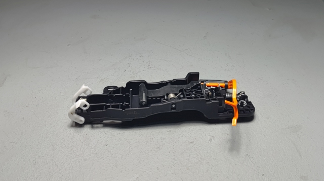 Держатель наружной ручки двери, задней левой 692030R070 TOYOTA