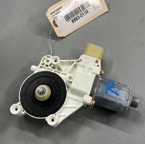 Мотор стеклоподъемника двери передней, правой 7046032 BMW