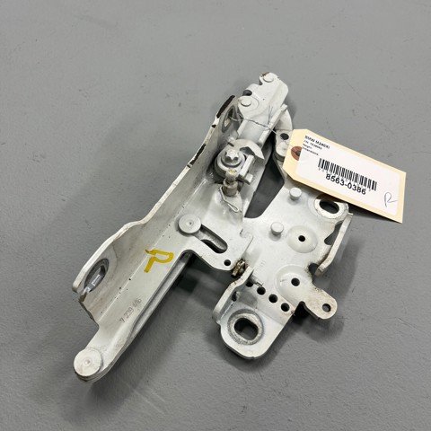 Правая петля капота  7239416 BMW