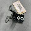 (доставка зі сша в україну 5-15 днів) 2014 - 2020 infiniti q50 upper front right passenger side door hinge oem (ціна не остаточна! зверніться до менеджера для узгодження вартості та термінів доставки) 804004GA0A