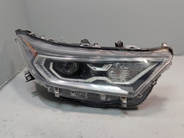 Основная фара - вставка 8113042A01 TOYOTA