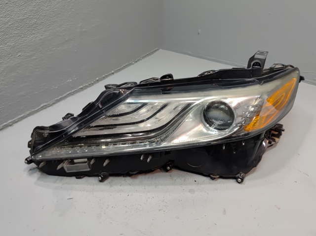 Вставка фары левой 8115006D81 TOYOTA