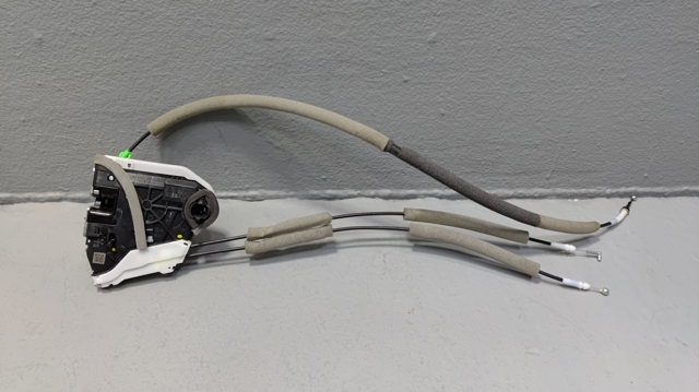 Замок задней двери, левой 825016RR0A NISSAN
