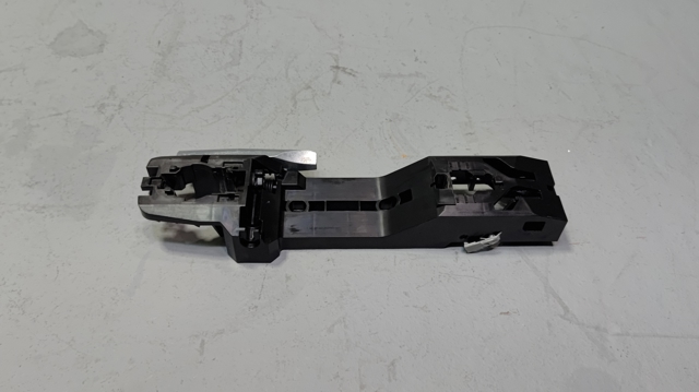 Держатель наружной ручки двери, задней правой 826106RR0A NISSAN