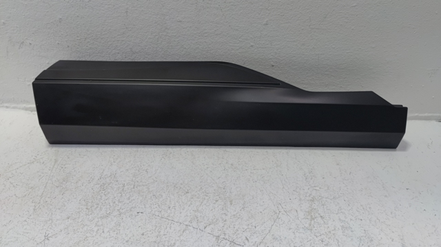 Накладка задней левой двери 828716RR0A NISSAN