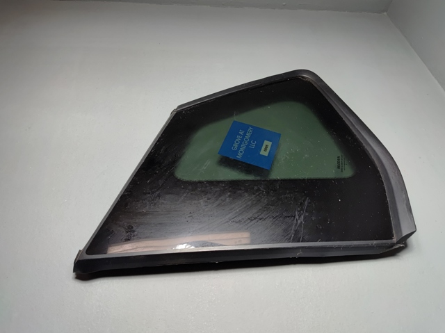 Стекло багажника, левое 833016RR0A NISSAN