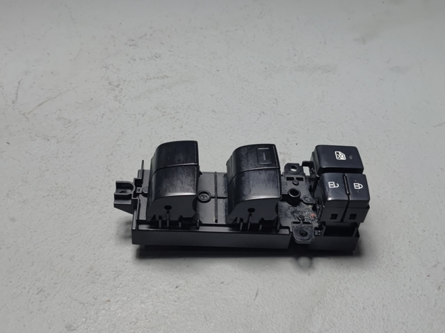 Кнопки переднего левого стекло подъёмника 840400R040 TOYOTA