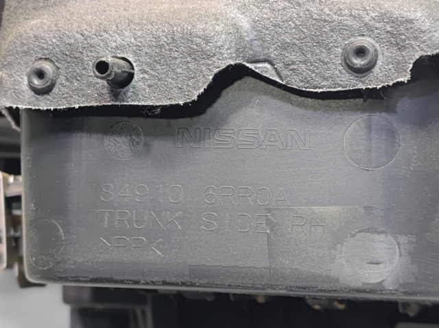 Облицовка багажного отсека, правая 849506RR3B NISSAN