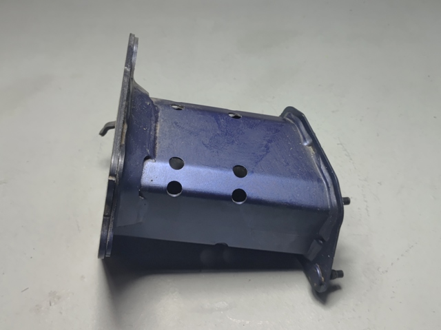 Кронштейн усилителя заднего бампера 852106RA0A NISSAN