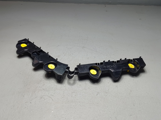Правый кронштейн заднего бампера 852206CA0A NISSAN