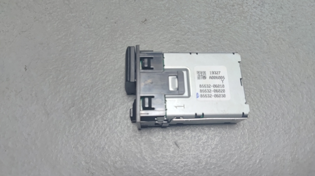 USB-разветвитель 8553206010 TOYOTA