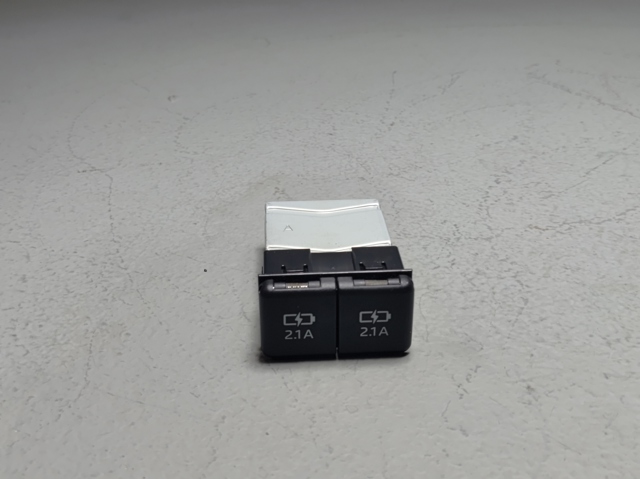 USB-разветвитель 8553215010 TOYOTA